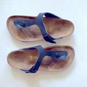 Size 38 Gizeh navy textured leather Birkenstocks